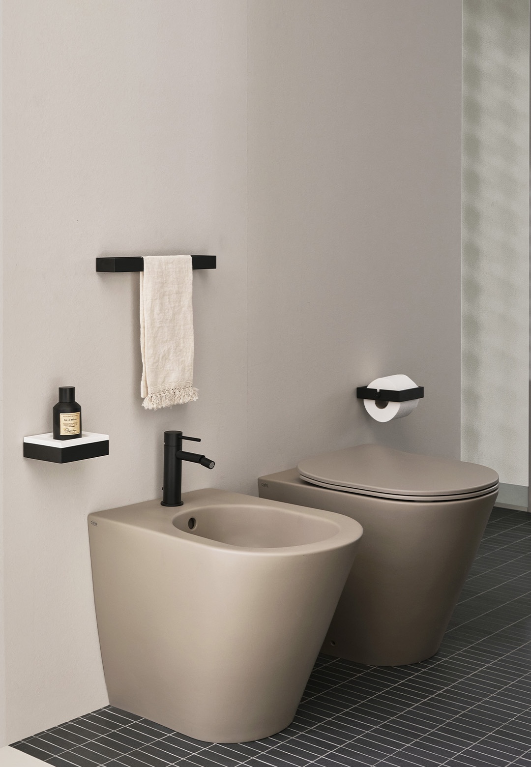 WC a terra scarico traslato senza brida - Collezione Shui Comfort -  Ceramica Cielo S.p.A.